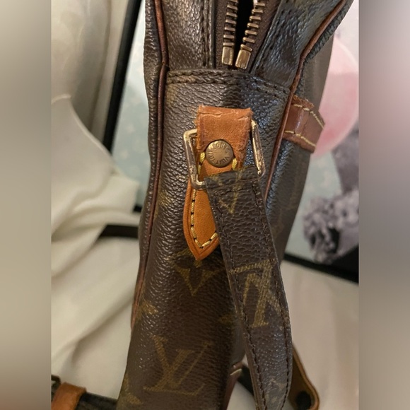 SOLD: Louis Vuitton Monogram Danube Crossbody w/ dust bag 💕Host Pick💕 - Picture 5 of 16